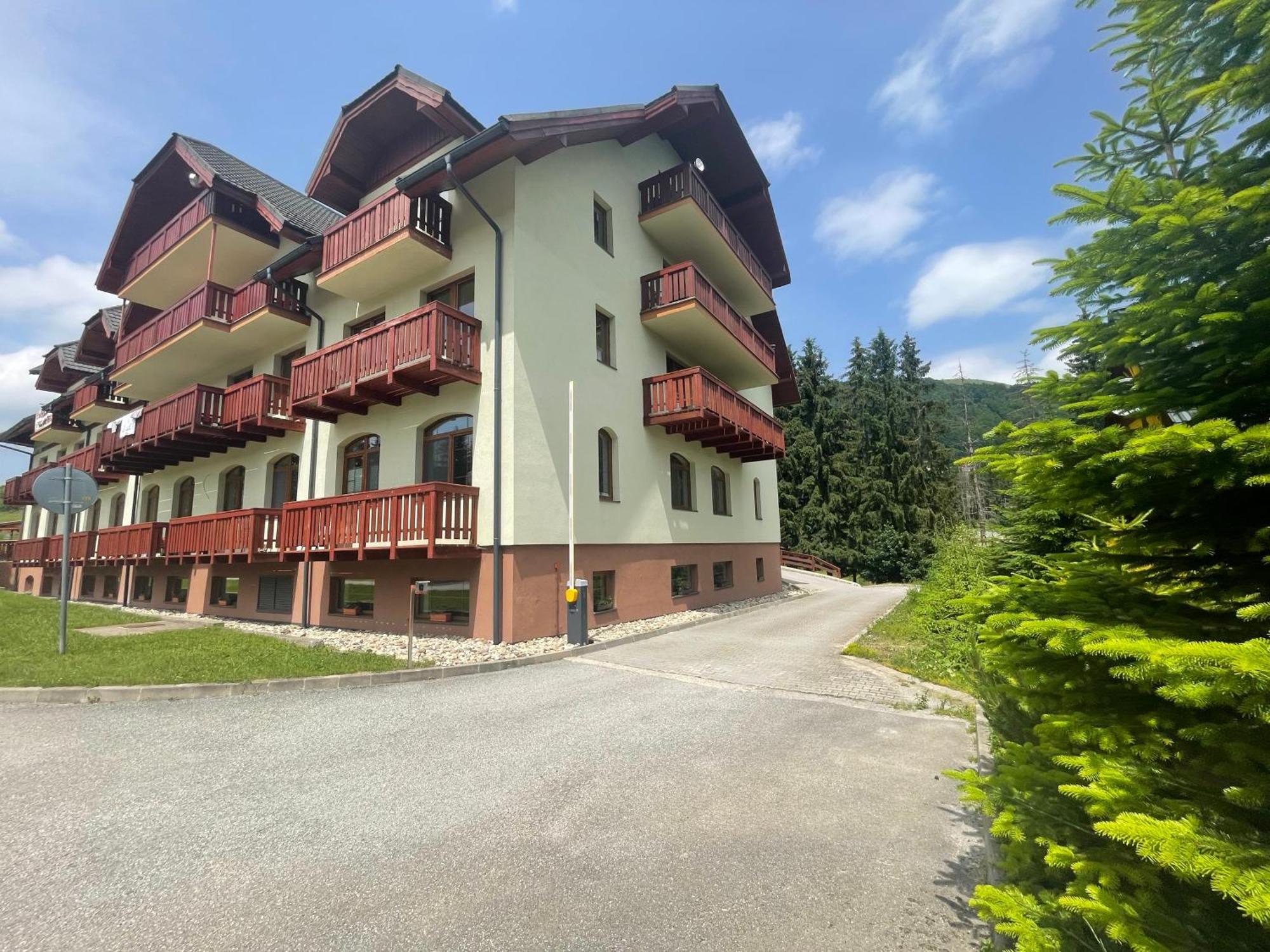 44 Apartment *